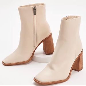 Women’s size 6.5 Vince Camuto Booties